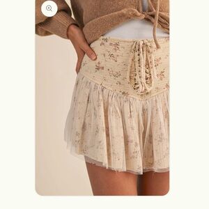 NWT Klesis Floral Cream Tiered Mini Skort